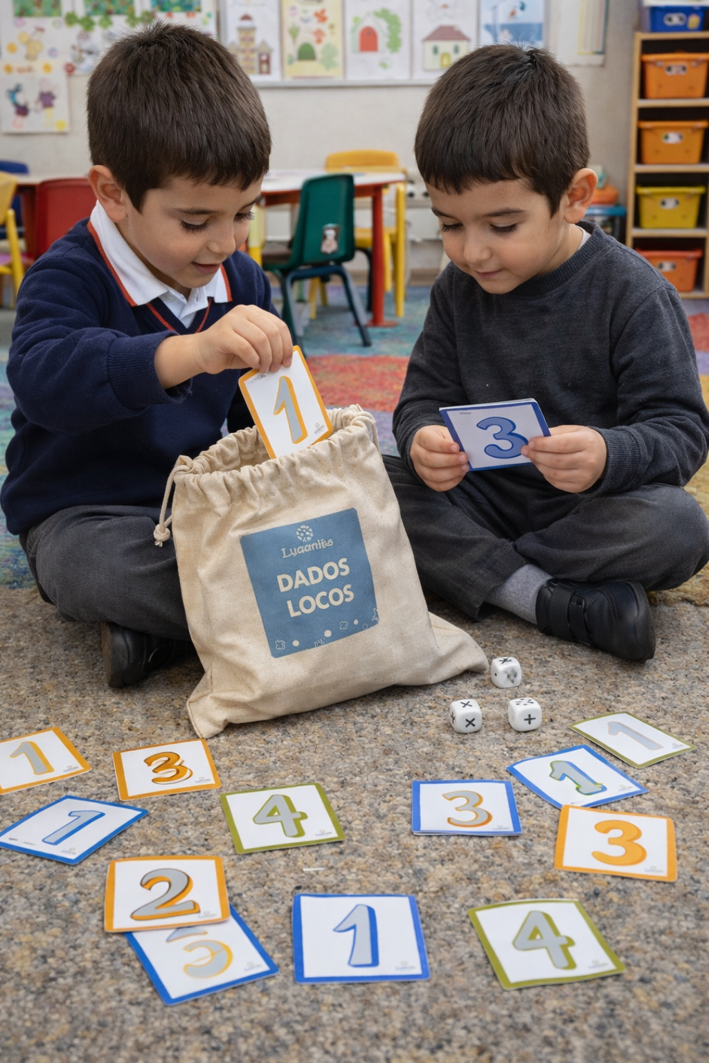Niños jugando con Dados Locos, un juego educativo de matemáticas para aprender suma y resta mental